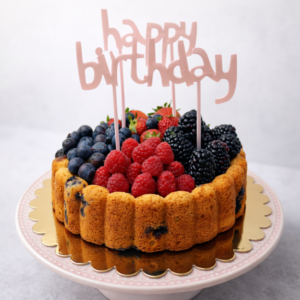 Bundt Cake con Crema y Frutillas