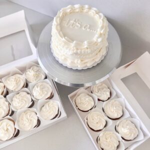 Pack tarta y cupcakes a juego revelación género